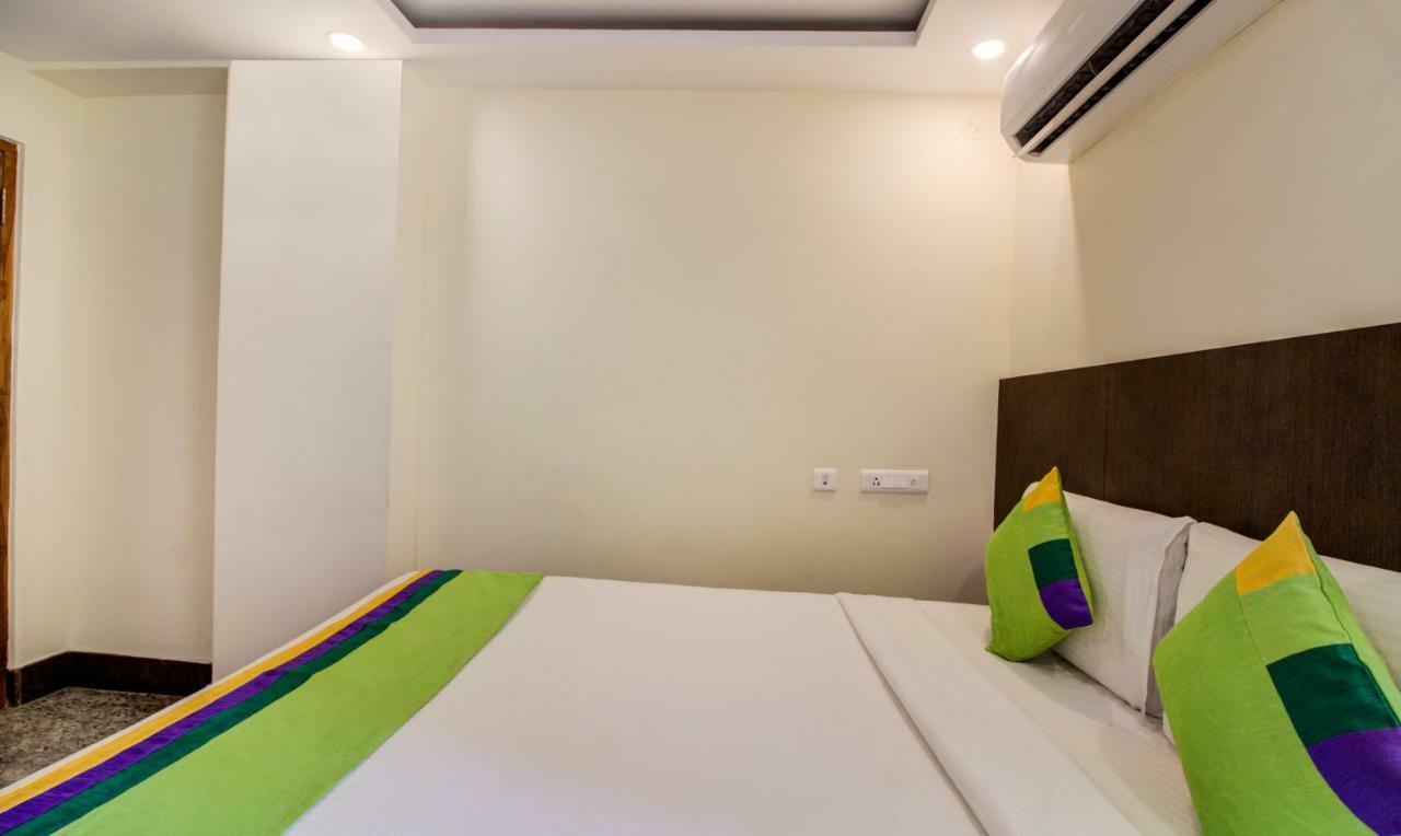 Treebo Sls Grand Hotel ตีรูปาติ ภายนอก รูปภาพ