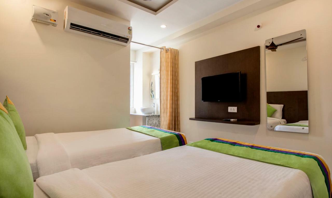 Treebo Sls Grand Hotel ตีรูปาติ ภายนอก รูปภาพ