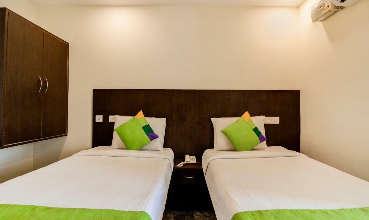 Treebo Sls Grand Hotel ตีรูปาติ ภายนอก รูปภาพ