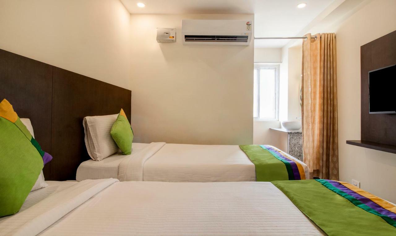 Treebo Sls Grand Hotel ตีรูปาติ ภายนอก รูปภาพ