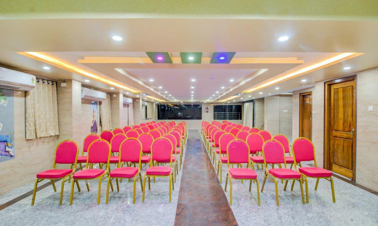 Treebo Sls Grand Hotel ตีรูปาติ ภายนอก รูปภาพ