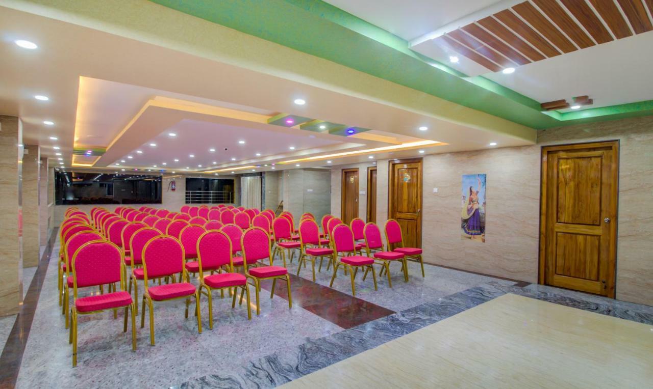 Treebo Sls Grand Hotel ตีรูปาติ ภายนอก รูปภาพ